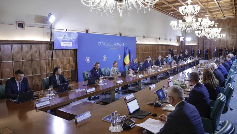 Guvernul majorează numărul de posturi în învățământul preuniversitar de stat