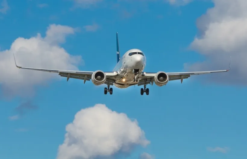 Comisarii ilfoveni de la Protecția Consumatorului au amendat o companie aeriană pentru întârzierea unui zbor