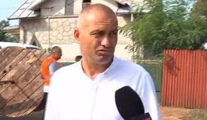Primarul localității Crevedia a fost reținut pentru exploatarea, timp de doi ani, a unei persoane cu handicap mintal