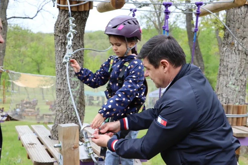 Veste bună pentru amatorii de distracție. Se redeschide Parcul de Aventură de lângă orașul Galați