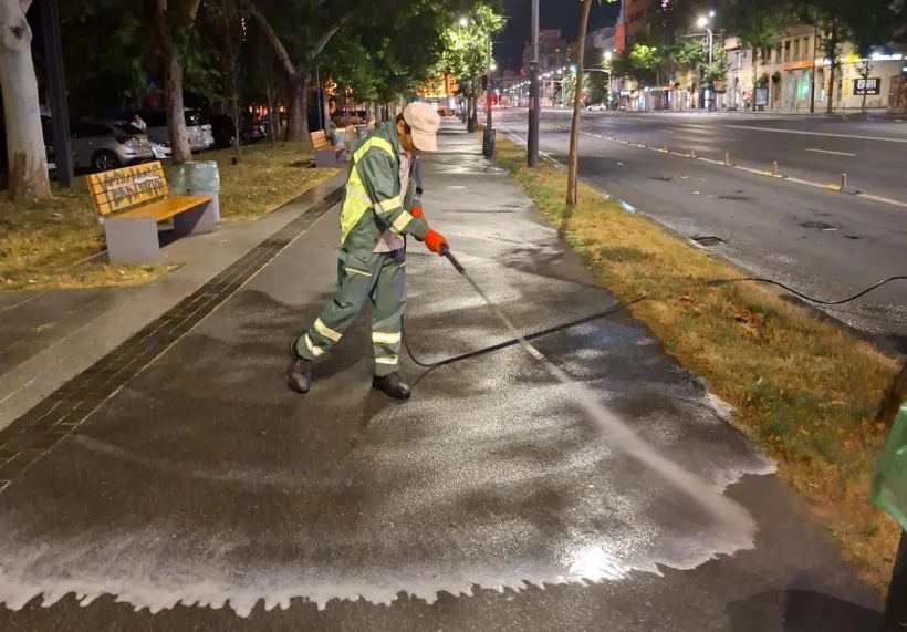 Se reintroduc frecvențele de măturat și spălat pe toate străzile din Sectorul 1