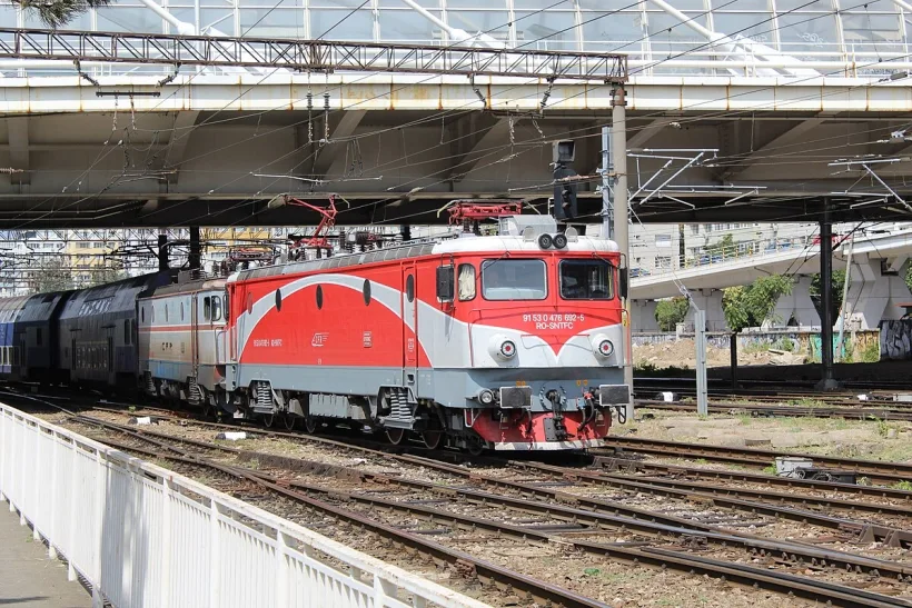 Vagoane mai multe în trenurile CFR în timpul minivacanței de Sf. Maria
