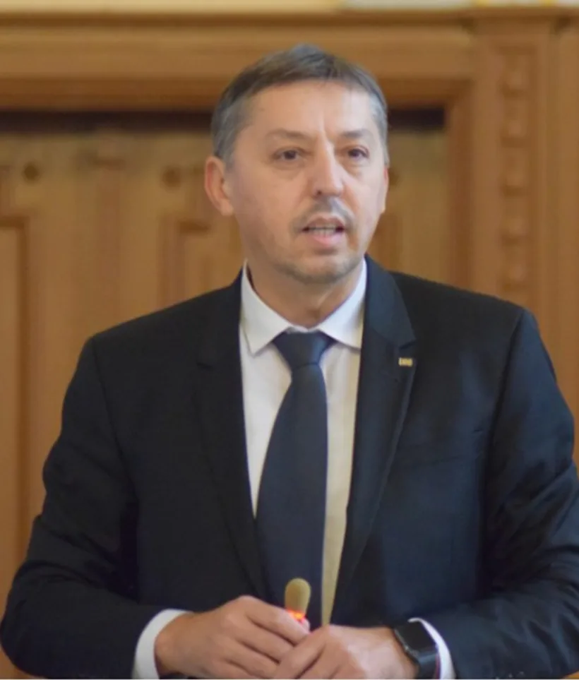 Ministerul Educației: În anul școlar 2025 – 2026 a crescut numărul profesorilor calificați la care copiii au acces