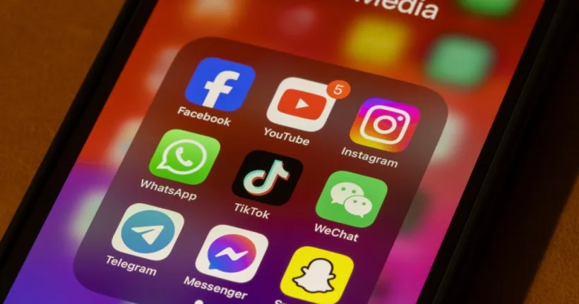 CNA a solicitat platformei TikTok să analizeze și să elimine zeci de conturi false