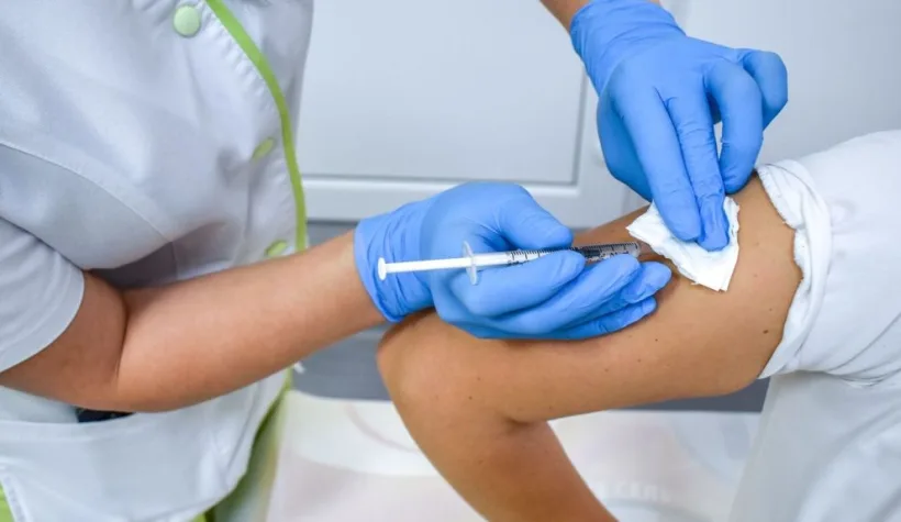Val de infecții respiratorii în România. Specialiștii cer vaccinare imediată