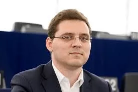 Victor Negrescu: Protecția copiilor online trebuie să meargă dincolo de interdicții