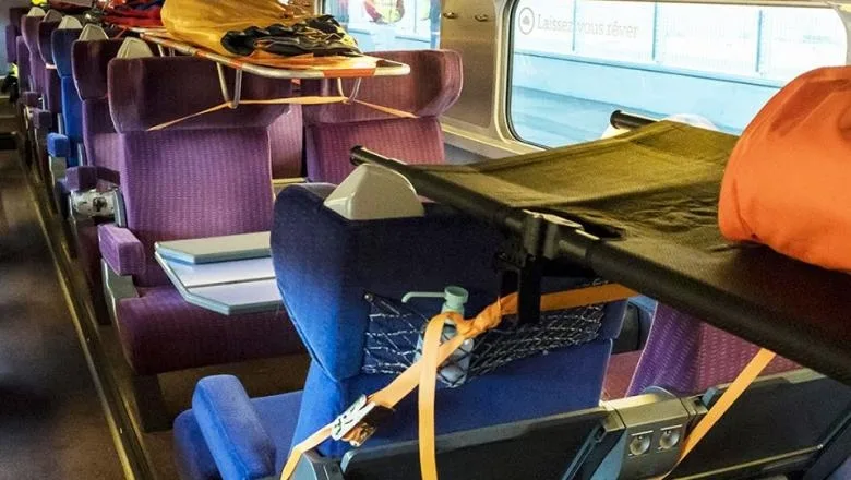 Franţa a transformat trenurile de mare viteză în ambulanţe