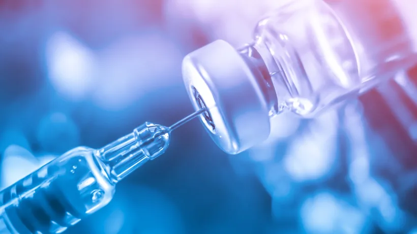 Un laureat Nobel spune că un vaccin care este OBLIGATORIU în România e util împotriva COVID-19
