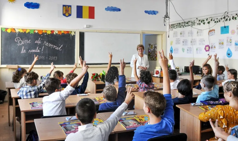 Deca: 12.000 de elevi și 88 de cadre didactice au primit sancțiuni pentru acte de violență în anul școlar 2022-2023
