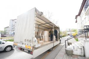 Obiective îndeplinite: au sosit primele dotări cu mobilier modern pentru școlile din Ialomița!