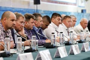 Pesta micilor rumegătoare. Marcel Ciolacu s-a întâlnit cu reprezentanții crescătorilor de animale