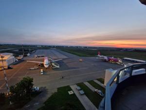 Două noi rute aeriene internaționale prin aeroportul de la Craiova