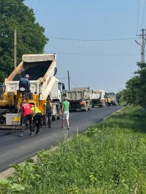 Continuăm lucrările de reparații și întreținere a drumurilor județene din Neamț