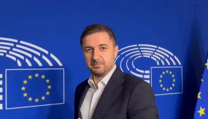 Un europarlamentar român vrea să oprească interzicerea sobelor şi şemineelor în UE