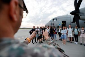 158 de români și rudele lor, evacuați din Orientul Mijlociu