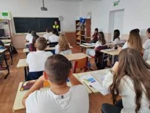 ”Tăcerea e tot violenţă. Vocea ta e soluţia”