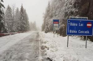 CNAIR a decis să închidă circulația pe Transalpina din cauza ninsorii