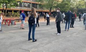 Ministrul Educației spune că elevii ar putea scăpa de mască la orele de sport. Când va fi luată decizia