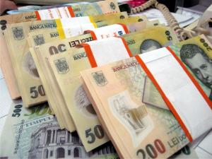 Măsuri pentru reducerea deficitului: pensiile și salariile publice, blocate până la finalul lui 2026