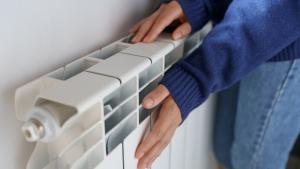 Criză &icirc;n plină iarnă: un mare oraș răm&acirc;ne din nou fără căldură pentru peste 30 de ore