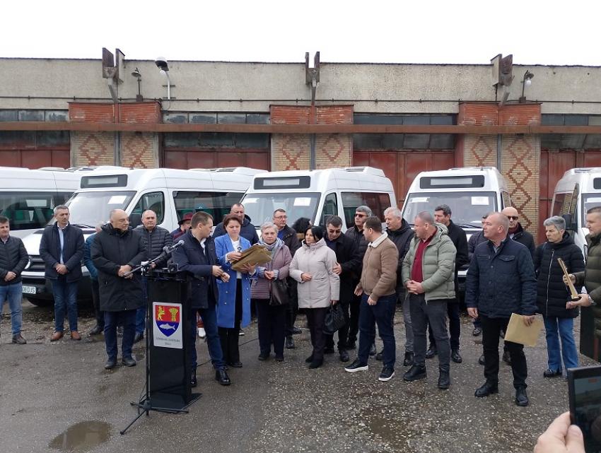 Cosmin Vasile, președinte CJ Dolj: Primele 20 de microbuze școlare electrice livrate comunelor din județ