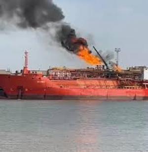 Navă cu GPL în flăcări la Ismail, Ucraina, după un atac cu drone; autoritățile române evacuează preventiv populația din Plauru