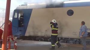 Trenul Galați &ndash; Cluj Napoca, &icirc;nt&acirc;rziat 150 de minute de un incendiu la locomotivă