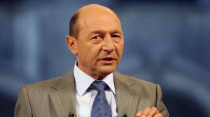 Băsescu: "Nu lăsaţi ţara pe m&acirc;na lui Raed Arafat"