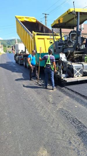 Programul de reparații și întreținere a drumurilor județene continuă în Sibiu