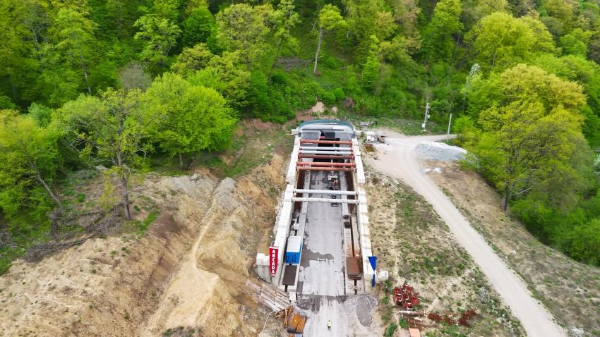 Progres pe linia feroviară Brașov–Sighișoara: finalizată străpungerea Tunelului Mureni