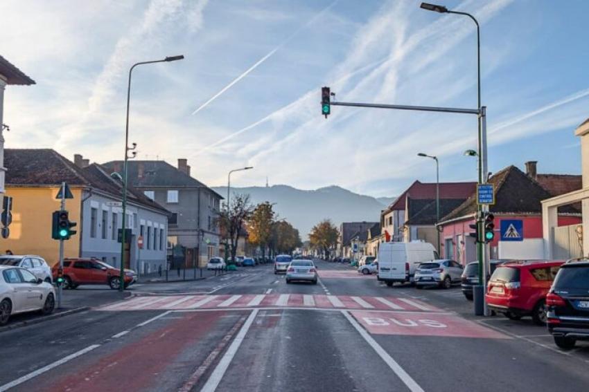 Semafoarele din Brașov vor trece automat pe roșu când viteza este depășită