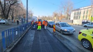 Operațiunile de refacere a covorului asfaltic &icirc;n sectorul 4 continuă