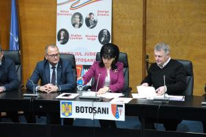 Microbuze electrice pentru elevii din 26 de comune botoșănene