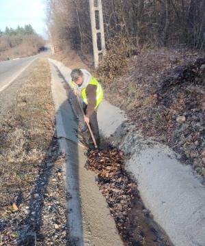 Campanie de curățenie și lucrările de întreținere pe drumurile județene din Maramureș!