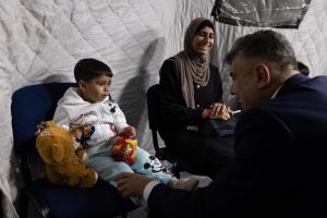 Opt copii din Gaza au fost preluați de o aeronavă românească pentru a fi transportați la spitale din România