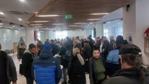 Asalt cetățenesc la ghișee pentru plata impozitelor în Buzău