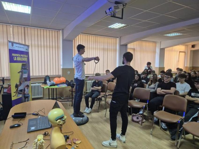 Tinerii cu dizabilități din Brașov vor beneficia de primul modul pilot de educație preventivă posturală din România‼