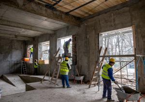 Fost liceu din Galați, transformat &icirc;n centru de recreere pentru pensionari