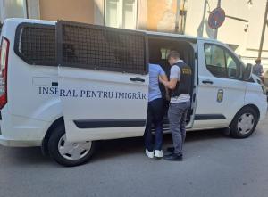 Aglomerație la centrul pentru migranți din Otopeni. 142 de străini fără forme legale așteaptă să fie expulzați